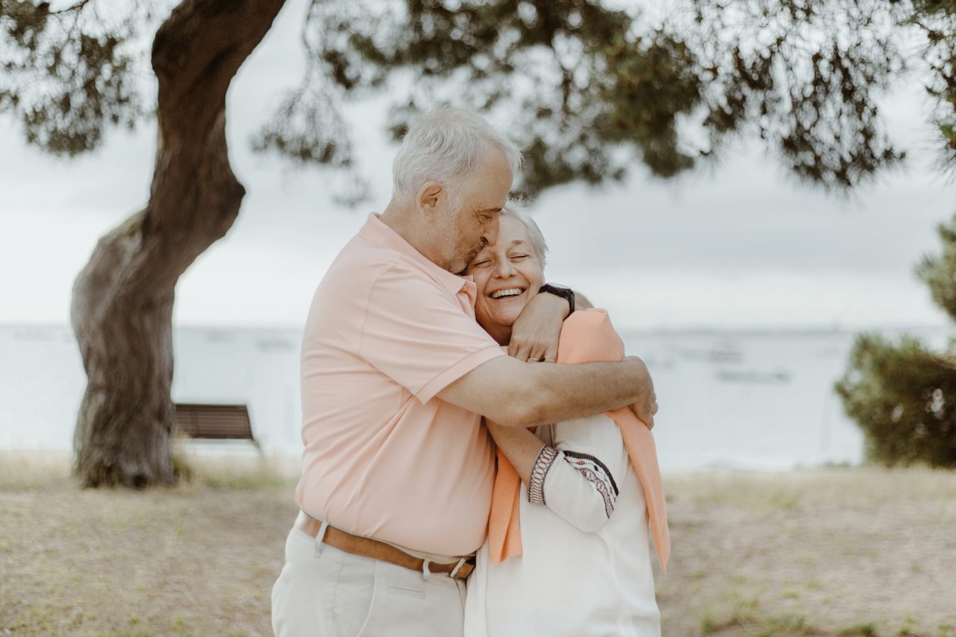 Séance photo intergenérationnelle en famille avec grands parents pour des souvenirs à Bordeaux et sur le Bassin d'Arcachon
