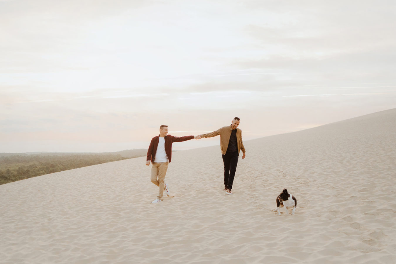 Séance photo de couple sur la dune du Pilat avec la Photographe Jade Sequeval
