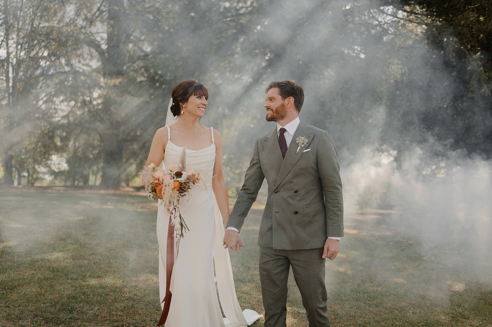 A backyard Wedding at Chateau de Redon y French wedding photographer Jade Sequeval