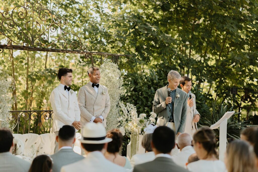 Discours des officiants de cérémonie laique au Domaine de la Fauconnie en Dordogne par la photographe de mariage Jade Sequeval