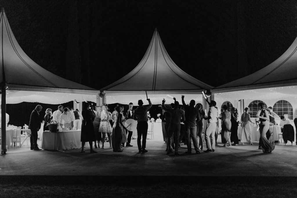 Wedding party at Domaine d'Essendieras by Jade Sequeval French Photographer