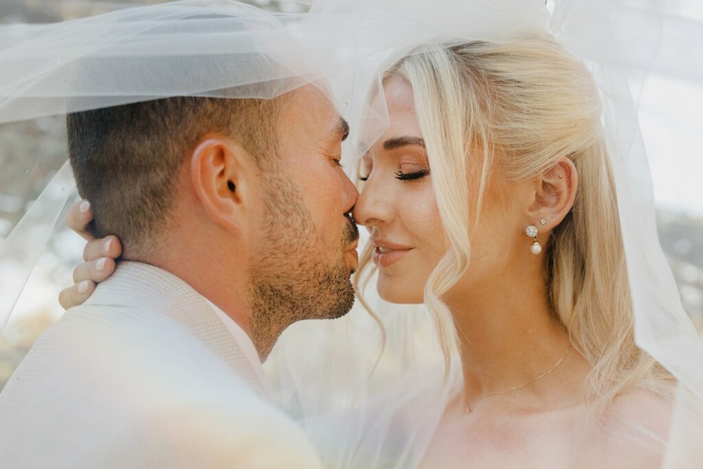 Plan your wedding at Chateau de Malliac in south west france - photo by Jade Sequeval wedding Photographer in South West France