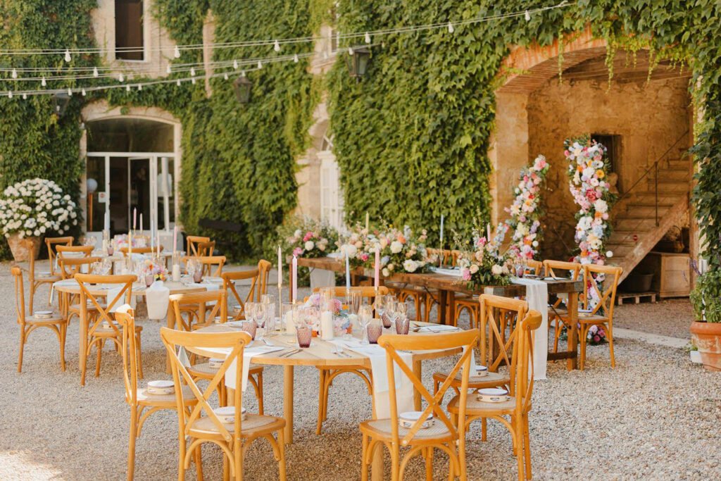 Outdoor tables at Chateau de Malliac - photo by Jade Sequeval wedding Photographer in South West France