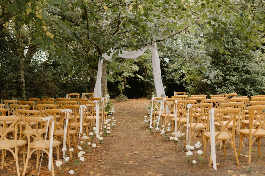 Romantic wedding setting at Chateau Réal - photo by Jade Sequeval wedding Photographer in Bordeaux