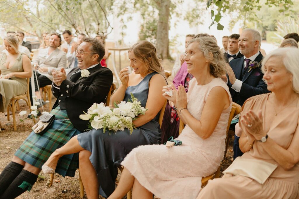 Guests enjoying the ceremony speeches at Chateau Réal - photo by Jade Sequeval wedding Photographer in Bordeaux